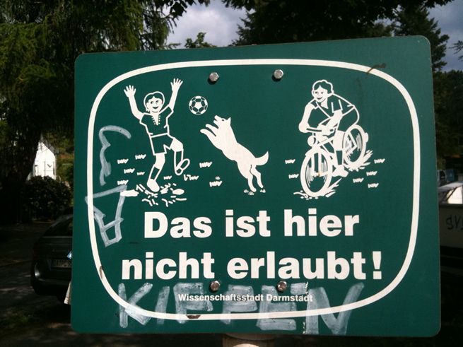 Das ist hier nicht erlaubt: Ball spielen, Radfahren, Tiere